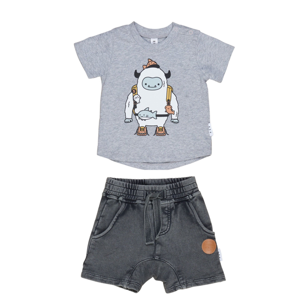 Yeti T-shirt With Charcoal Slouch Short Set